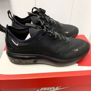 Nike Air Max Dia Sneaker.